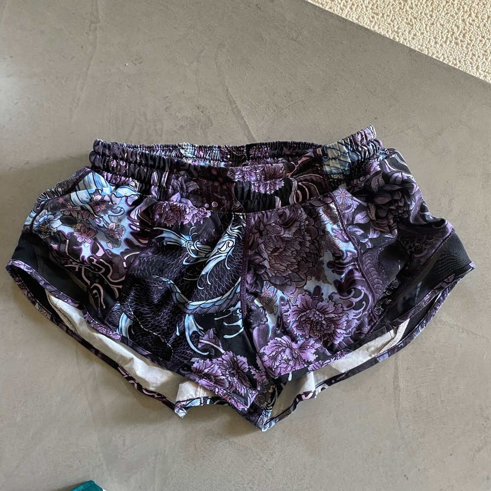 Lululemon hotty hot short purple floral 2.5” size 6